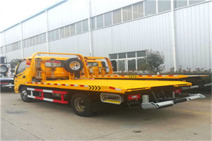 竹山附近拖车救援搭电